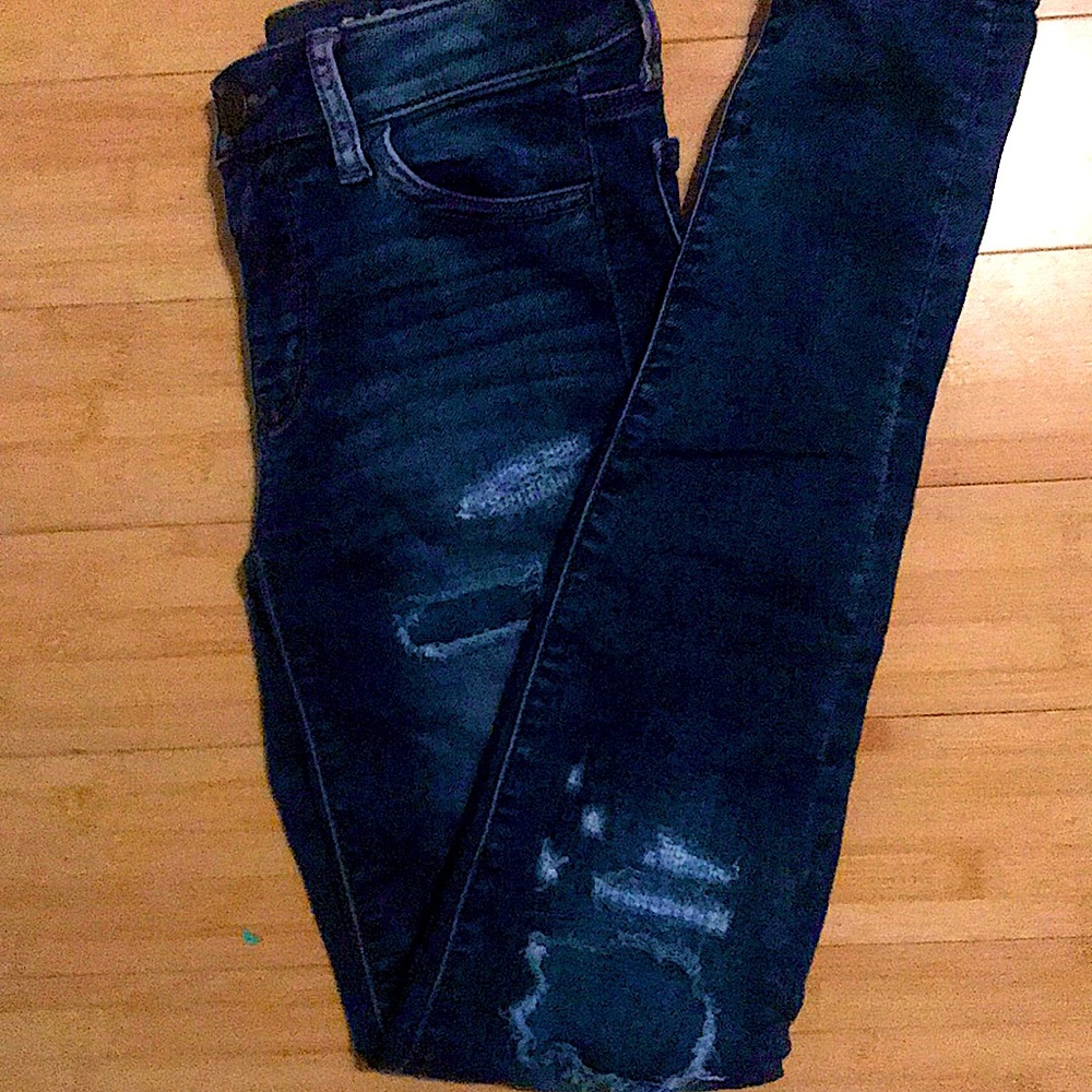 Tight Ripped American eagle jeans